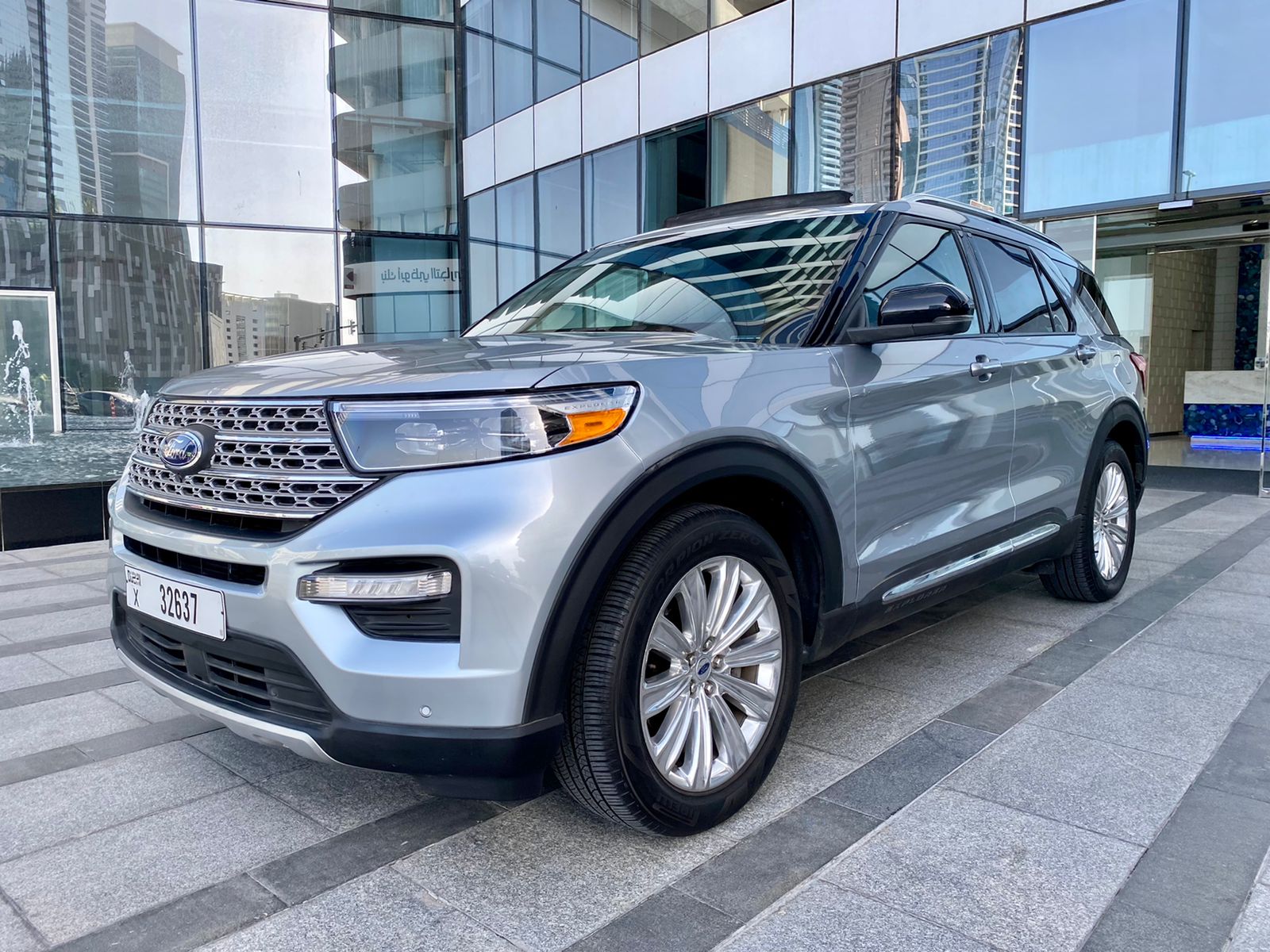  RENT   FORD EXPLORER LIMITED       IN DUBAI