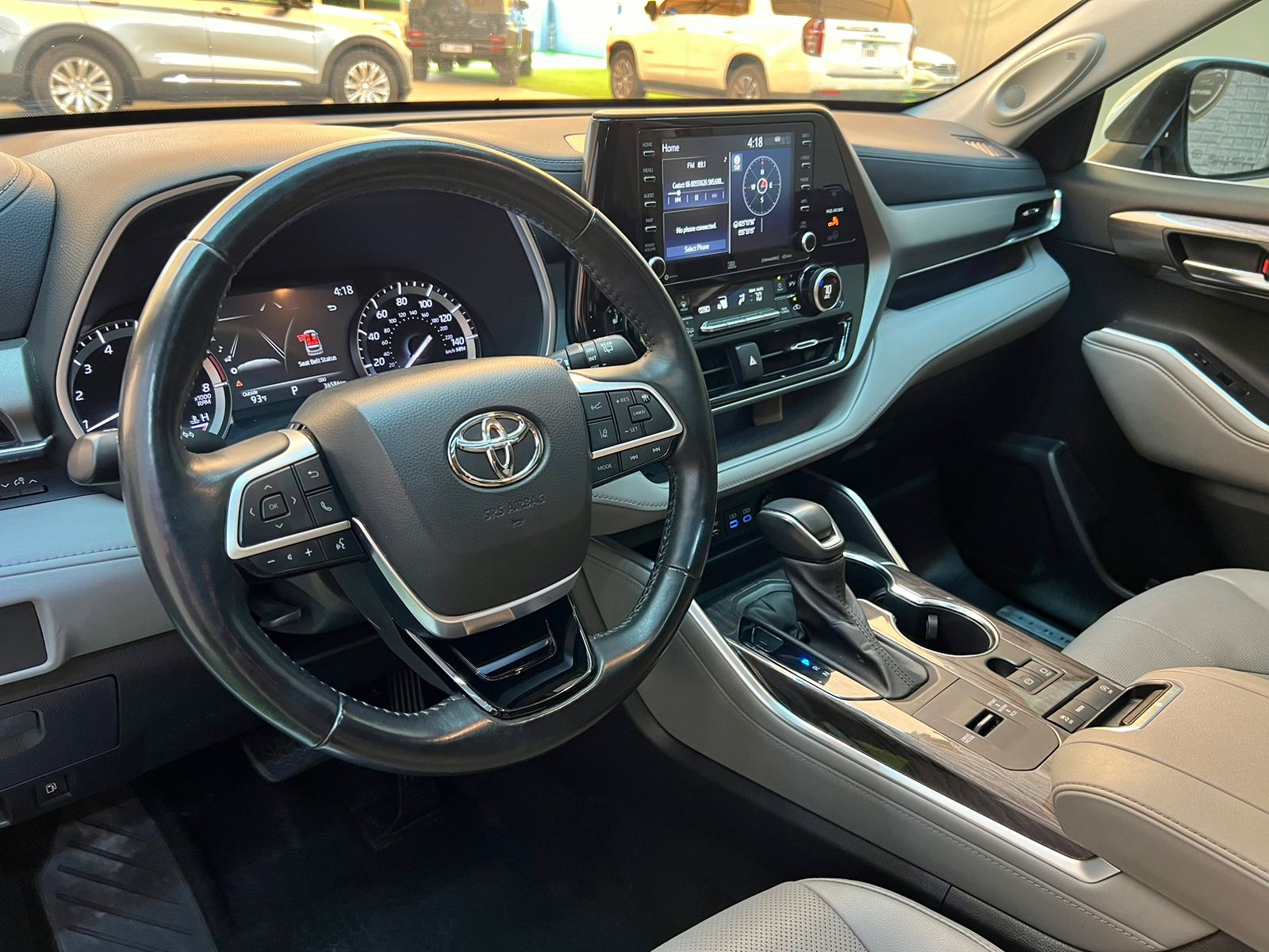  RENT   TOYOTA HIGHLANDER      IN DUBAI