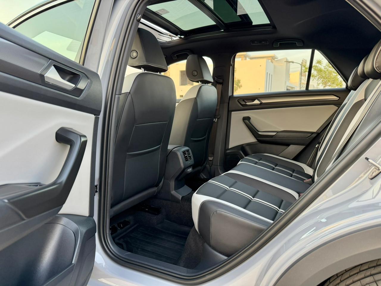  RENT   VOLKSWAGEN T-ROC       IN DUBAI