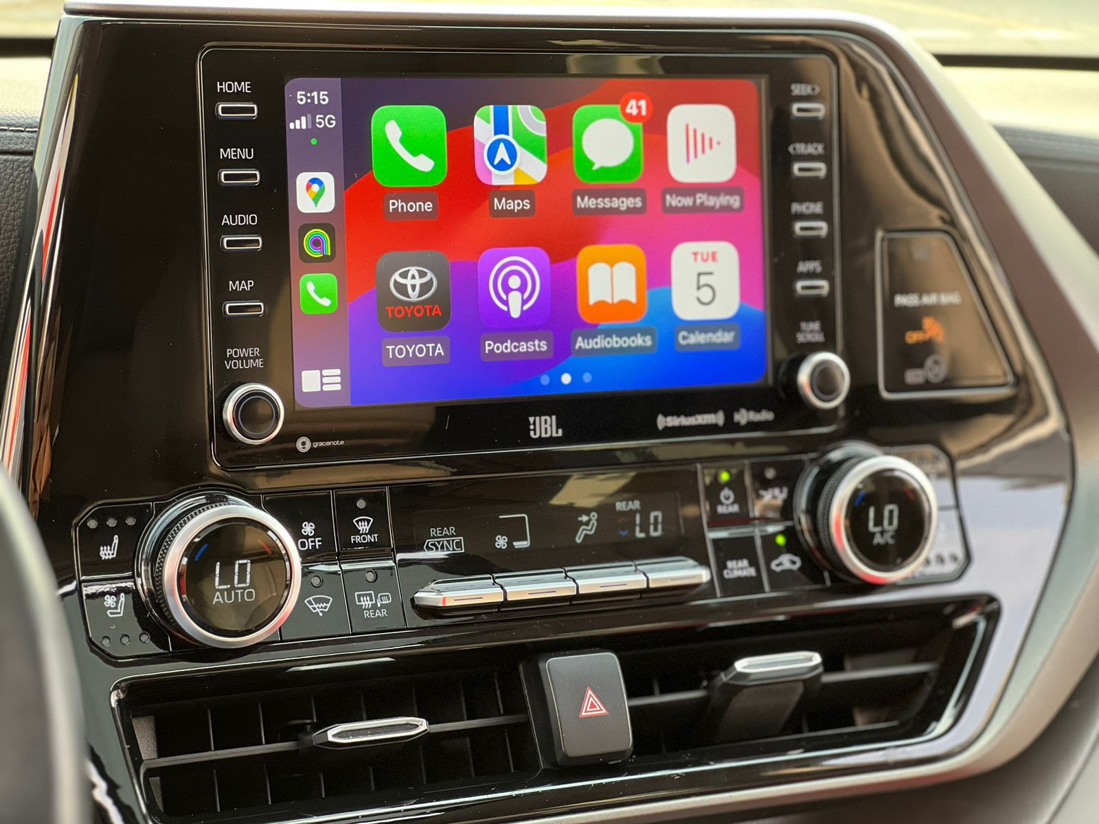  RENT   TOYOTA HIGHLANDER      IN DUBAI