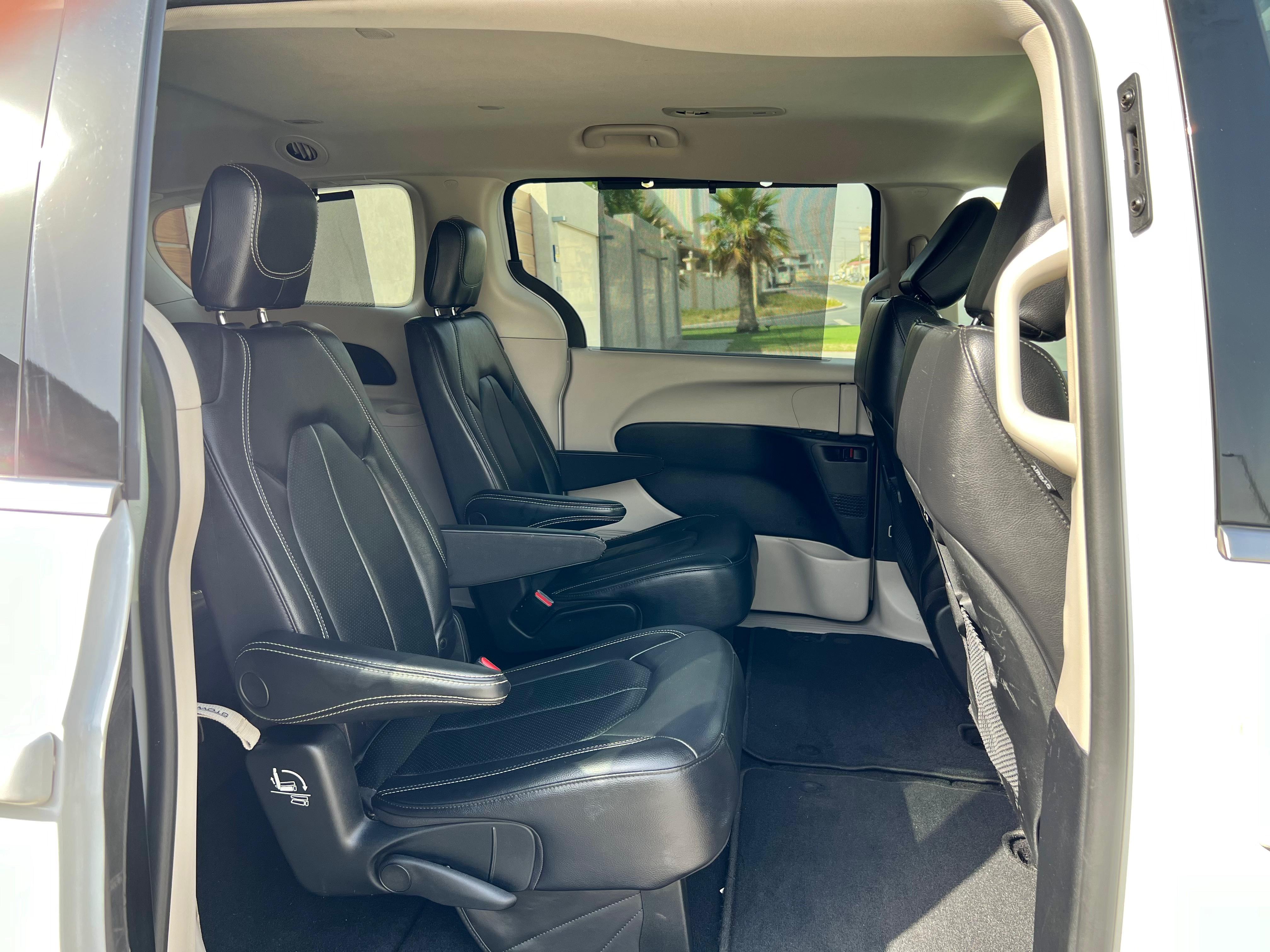  RENT   CHRYSLER PACIFICA       IN DUBAI